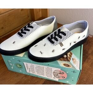 Hot chocolate design White Canvas fly print  -sneakers size 11